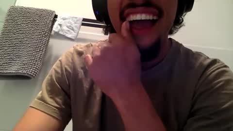 Snapshot of bulaboy27 chatting on November 17, 9:26 am meaty man online show from November 17, 9:26 am