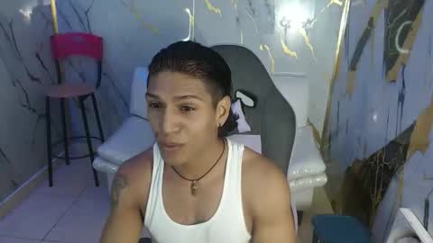 Snapshot of bull_cam chatting on January 17, 3:17 pm bull_cam online show from January 17, 3:17 pm