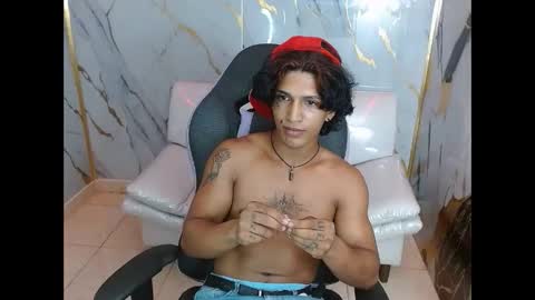 Snapshot of bull_cam chatting on February 1, 1:37 am bull_cam online show from February 1, 1:37 am