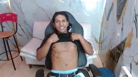 Snapshot of bull_cam chatting on February 1, 2:04 pm bull_cam online show from February 1, 2:04 pm