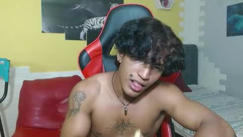 Snapshot of bull_cam chatting on February 3, 2:53 am bull_cam online show from February 3, 2:53 am