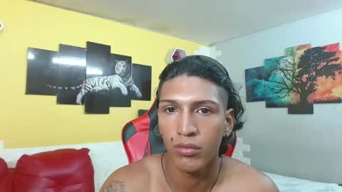 Snapshot of bull_cam chatting on February 11, 4:23 pm bull_cam online show from February 11, 4:23 pm