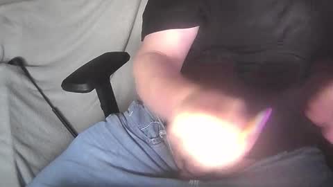 Snapshot of bullen2004 chatting on December 18, 12:33 pm bullen2004 online show from December 18, 12:33 pm