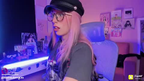 Snapshot of bun_nyx chatting on September 22, 1:18 am        online show from September 22, 1:18 am