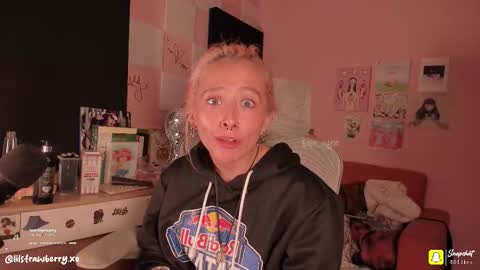 Snapshot of bun_nyx chatting on October 4, 3:04 am        online show from October 4, 3:04 am