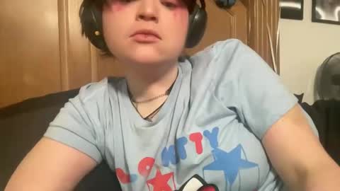 Snapshot of bunbunninjaz chatting on December 6, 10:49 am bunbunninjaz online show from December 6, 10:49 am