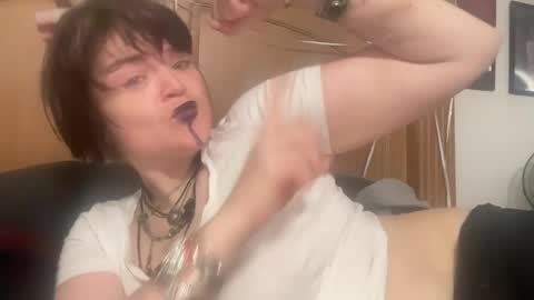 Snapshot of bunbunninjaz chatting on December 10, 8:19 am bunbunninjaz online show from December 10, 8:19 am