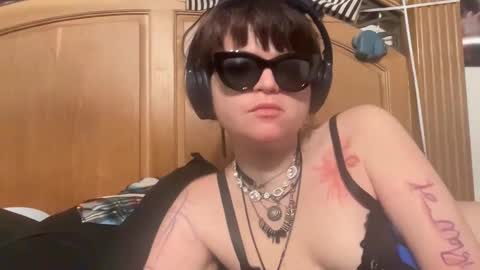 Snapshot of bunbunninjaz chatting on January 6, 10:24 am bunbunninjaz online show from January 6, 10:24 am