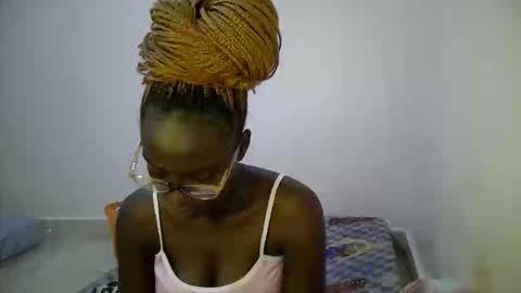 bunny_bliss1 online show from May 12, 11:24 pm