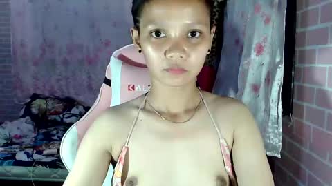 Snapshot of bunny_flower18 chatting on January 16, 10:42 am bunny_flower18 online show from January 16, 10:42 am