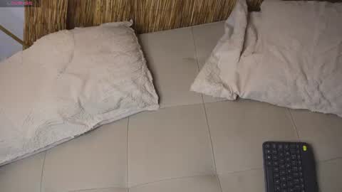 Snapshot of bunnycute_shy chatting on June 10, 12:37 pm 30 Off online show from June 10, 12:37 pm