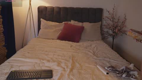 Snapshot of bunnycute_shy chatting on June 22, 12:35 pm 30 Off online show from June 22, 12:35 pm