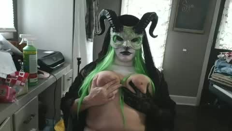 Snapshot of bunnytoes5505 chatting on June 18, 8:24 pm bunnytoes5505 online show from June 18, 8:24 pm