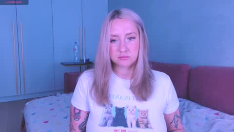 Snapshot of burn_lissa chatting on May 21, 10:33 am Lissa online show from May 21, 10:33 am