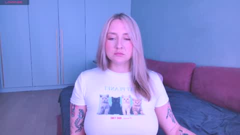 Snapshot of burn_lissa chatting on June 3, 2:55 pm Lissa online show from June 3, 2:55 pm
