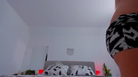 Snapshot of bush_woman chatting on June 28, 9:59 am Larisa online show from June 28, 9:59 am