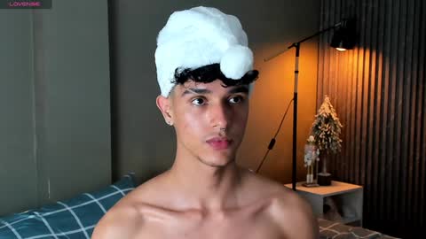 Buster independent model online show from December 24, 5:16 am