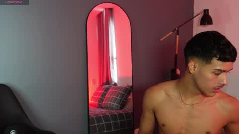 Buster independent model online show from November 3, 7:04 pm