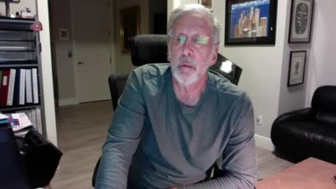 Snapshot of bustinout99 chatting on December 21, 3:58 am afternoon wood online show from December 21, 3:58 am