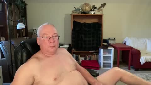 bustyballs100 online show from November 17, 2:23 pm