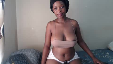 bustybunny_ online show from July 24, 9:18 am
