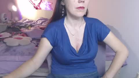Snapshot of bustygf chatting on June 22, 8:39 pm anna online show from June 22, 8:39 pm