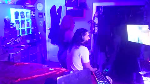 Snapshot of busybee83 chatting on January 28, 5:54 am busybee83 online show from January 28, 5:54 am