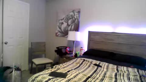 Snapshot of busybee83 chatting on October 5, 2:10 am busybee83 online show from October 5, 2:10 am