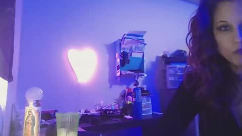 busybee83 online show from January 8, 10:06 am