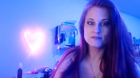 busybee83 online show from January 10, 8:05 am