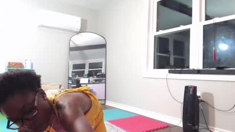 Snapshot of butt3rcup chatting on September 27, 10:31 am Goddess online show from September 27, 10:31 am