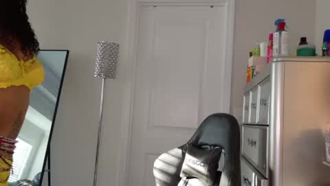 butterfly booty online show from April 26, 12:03 pm