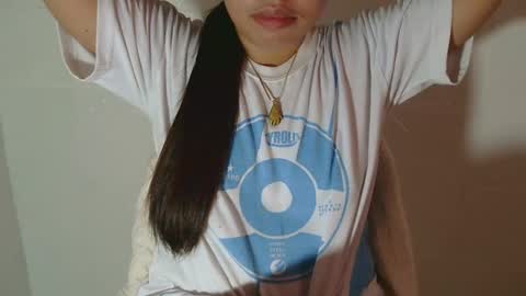 Snapshot of buttygirl18 chatting on March 5, 8:21 am maya online show from March 5, 8:21 am