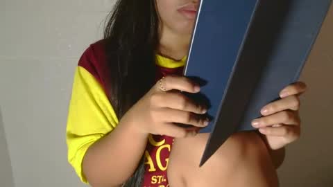 Snapshot of buttygirl18 chatting on March 11, 1:48 am maya online show from March 11, 1:48 am