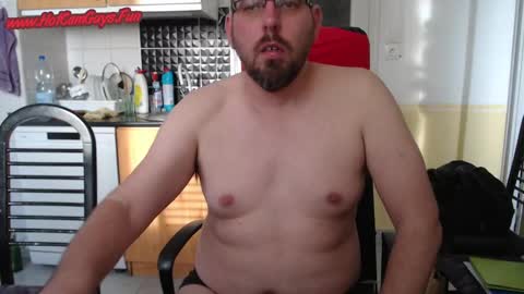 Snapshot of bux404 chatting on January 6, 12:35 pm Pete online show from January 6, 12:35 pm