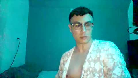 Snapshot of byegay chatting on December 1, 8:08 am byegay online show from December 1, 8:08 am