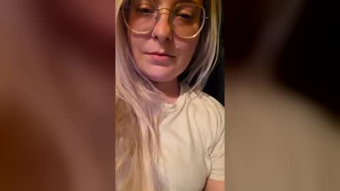 Snapshot of c0ck_queen chatting on June 12, 5:39 am Momuknow online show from June 12, 5:39 am