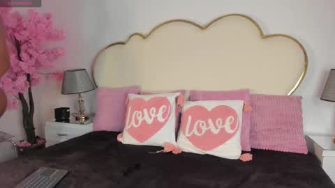 Cahitlin  online show from November 25, 5:40 am