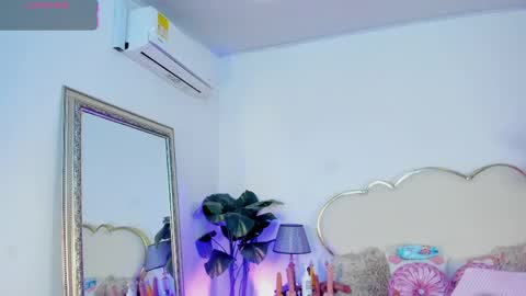 Cahitlin  online show from April 14, 5:13 am