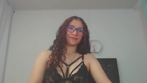 Snapshot of cailynmusa chatting on December 19, 5:51 am cailynmusa online show from December 19, 5:51 am