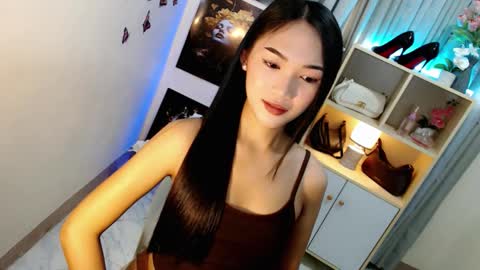 Snapshot of caitlin_x chatting on February 3, 7:19 pm caitlin online show from February 3, 7:19 pm