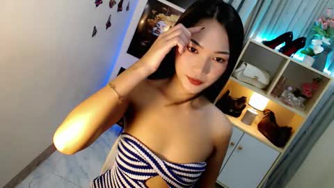 Snapshot of caitlin_x chatting on February 15, 7:10 pm caitlin online show from February 15, 7:10 pm