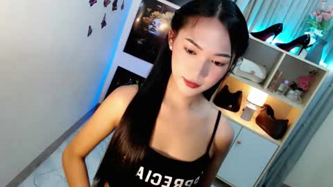 Snapshot of caitlin_x chatting on February 17, 7:20 pm caitlin online show from February 17, 7:20 pm