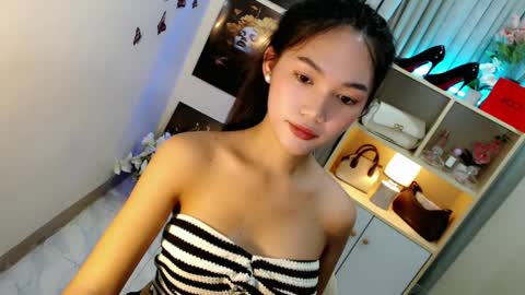 Snapshot of caitlin_x chatting on April 18, 7:07 pm caitlin online show from April 18, 7:07 pm