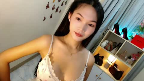 Snapshot of caitlin_x chatting on June 25, 11:31 pm caitlin online show from June 25, 11:31 pm
