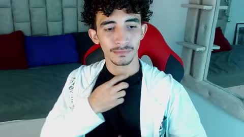 Snapshot of caius_fox chatting on January 7, 11:34 am caius online show from January 7, 11:34 am