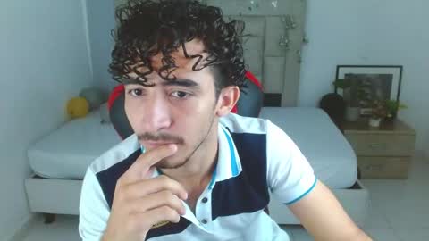 Snapshot of caius_fox chatting on January 13, 11:04 am caius online show from January 13, 11:04 am