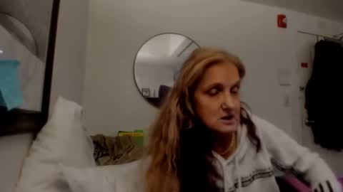 calaentemichele online show from December 24, 9:39 am