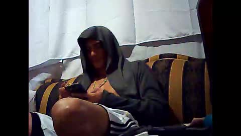 Snapshot of californiacam2 chatting on December 31, 5:18 pm californiacam2 online show from December 31, 5:18 pm