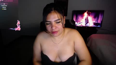 Snapshot of caliope_goddess1 chatting on February 5, 9:46 am caliope_goddess1 online show from February 5, 9:46 am
